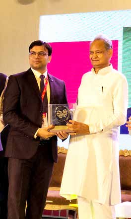 Niranjan Mahawar receiving the Pride of Rajasthan award